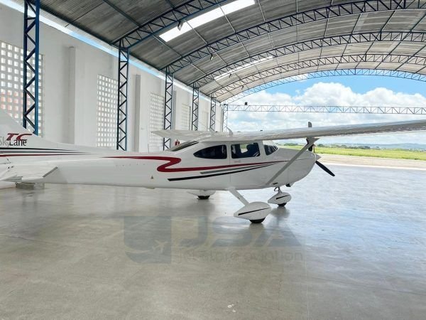 CESSNA 182T 2001