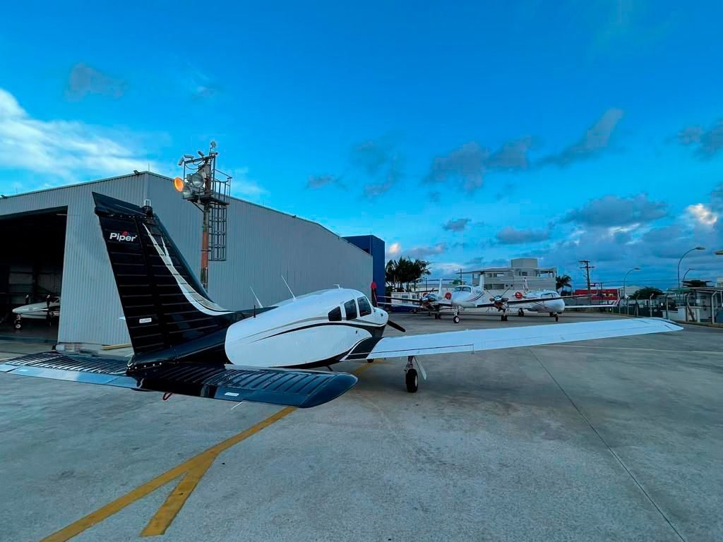 PIPER ARROW III PA-28R-201T 1977