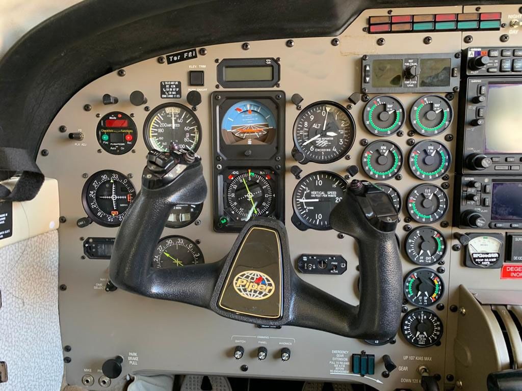 PIPER AIRCRAFT SENECA V PA-34-220T 2001