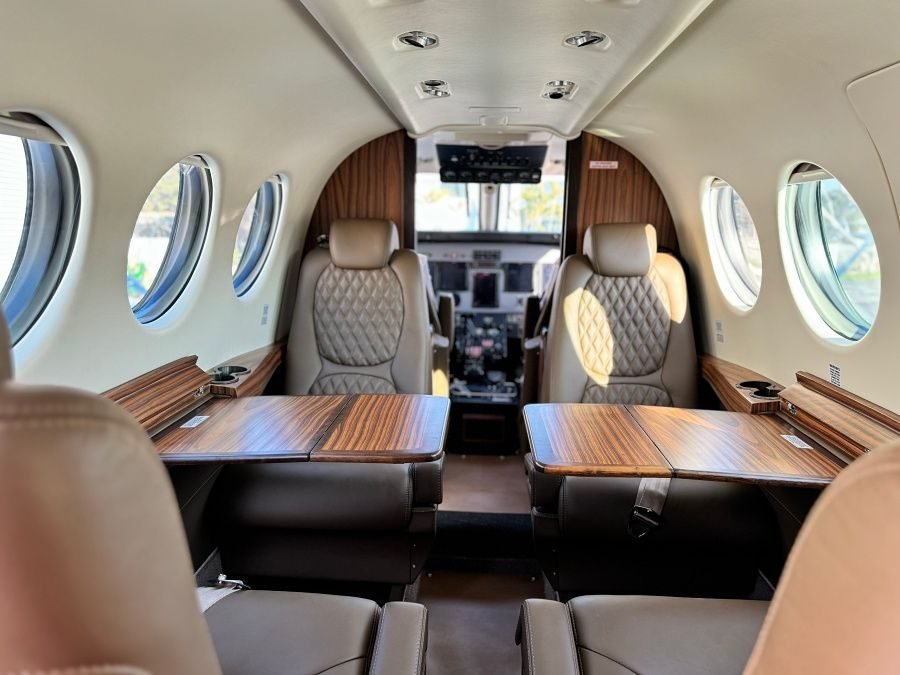 BEECHCRAFT KING AIR C90A 1990 BEECHCRAFT KING AIR C90A 1990