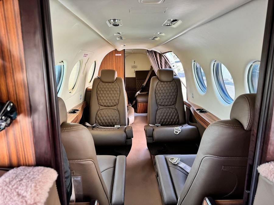 BEECHCRAFT KING AIR C90A 1990 BEECHCRAFT KING AIR C90A 1990