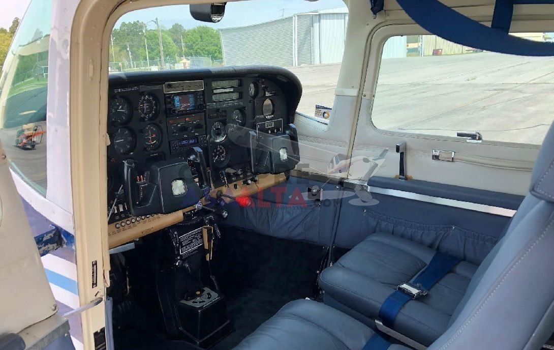 CESSNA 210M 1977 CESSNA 210M 1977