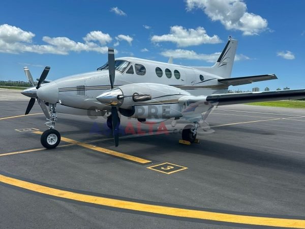 BEECHCRAFT KING AIR E90 1972