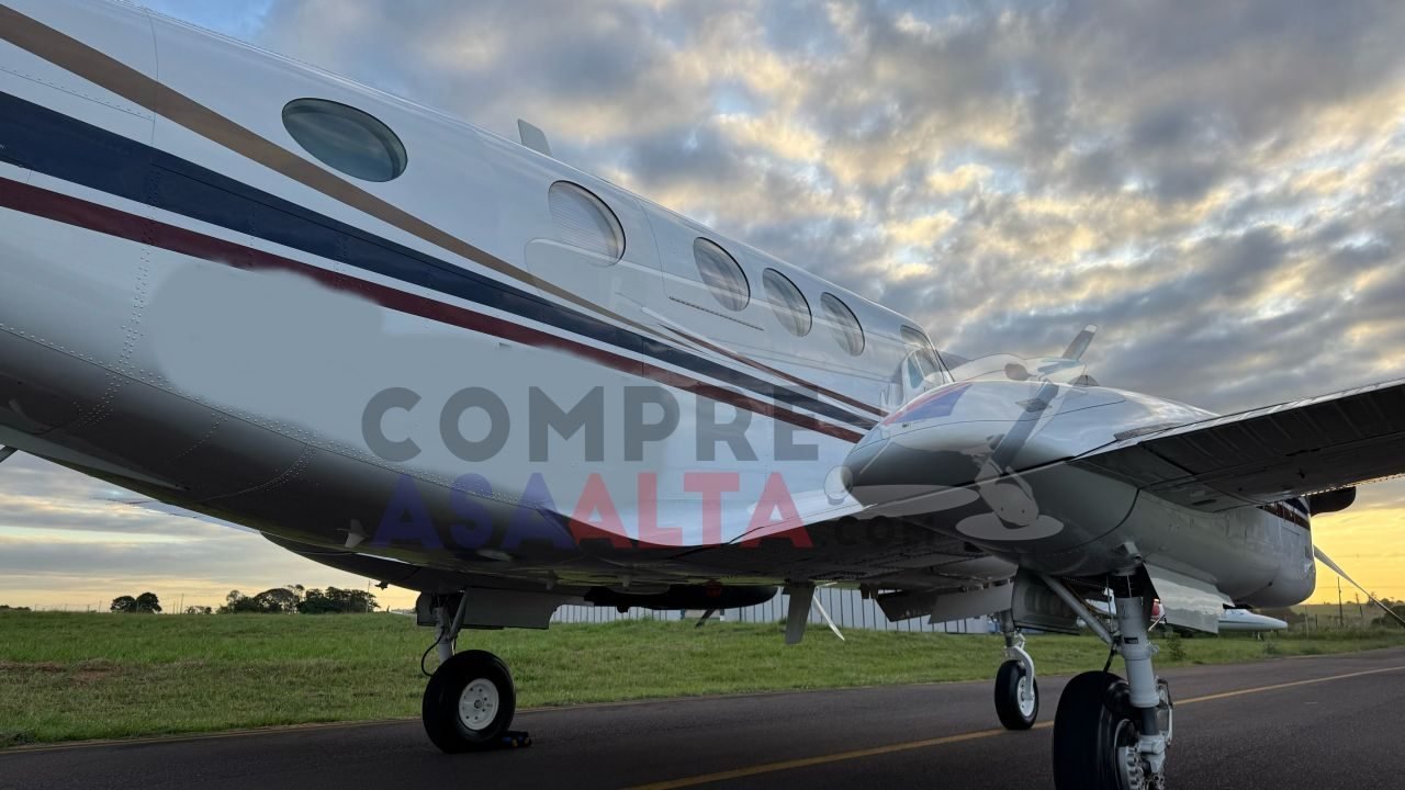 BEECHCRAFT KING AIR C90B 2002