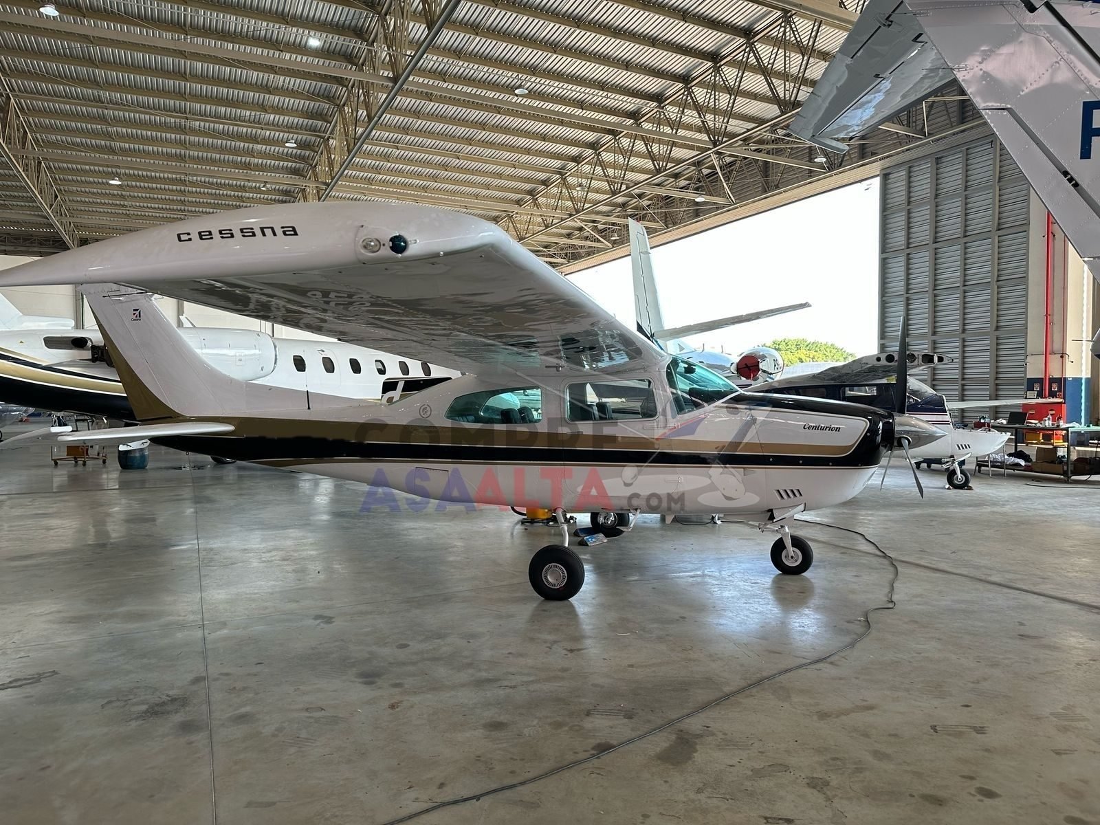CESSNA 210M 1977 CESSNA 210M 1977