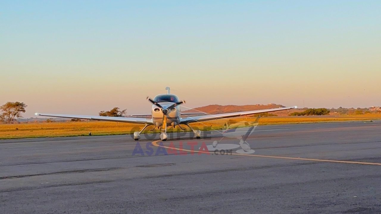 CIRRUS SR20 COMPASS 2013 CIRRUS SR20 COMPASS 2013